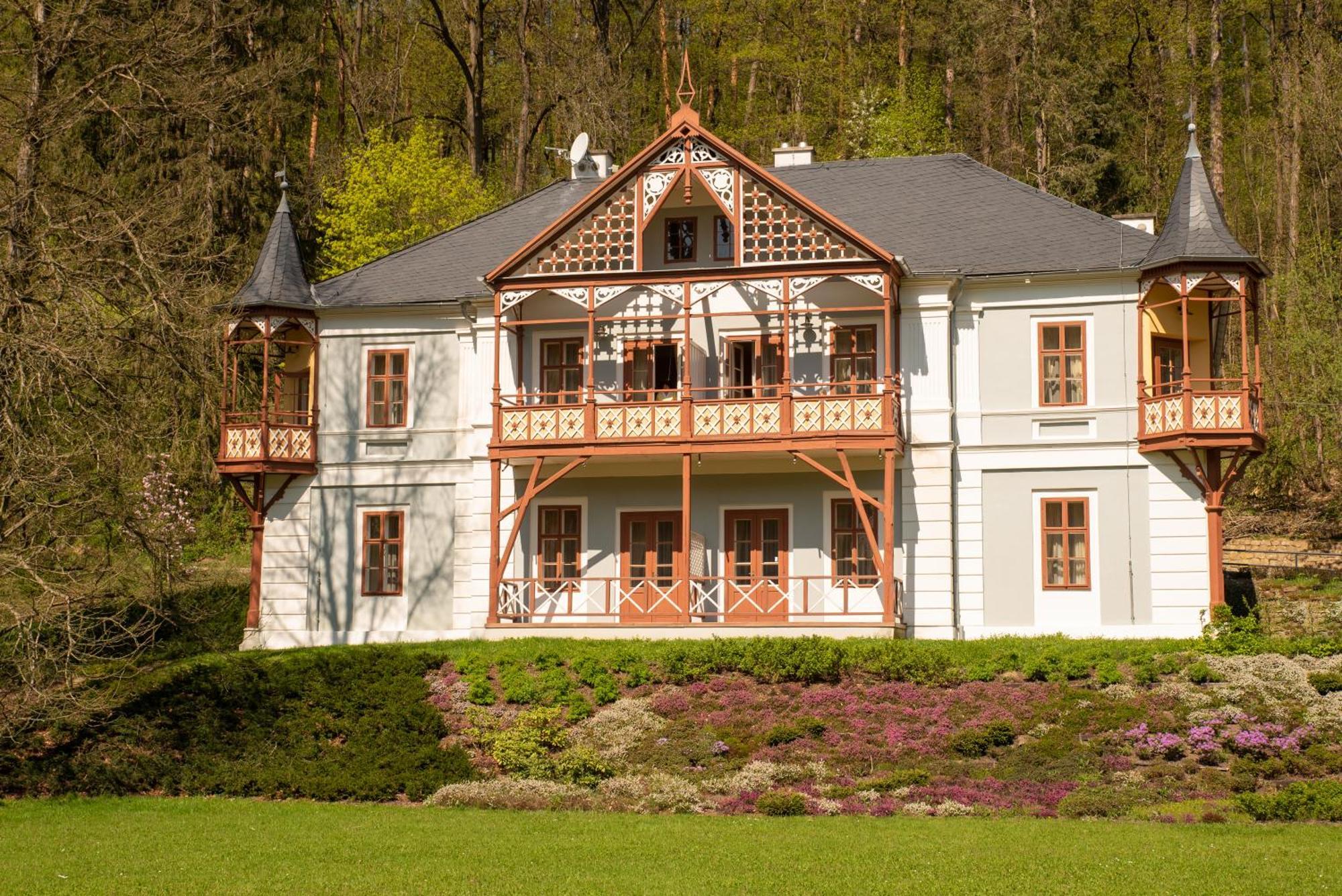 Alpska Ruze Hotel Luhačovice Exterior foto
